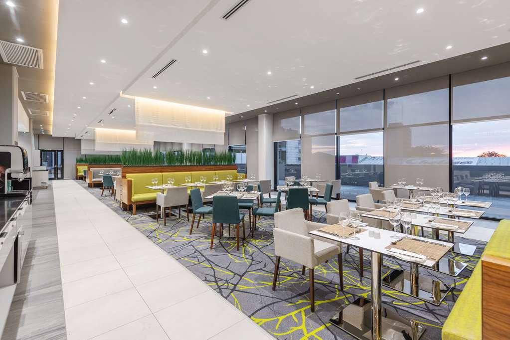 Hilton Garden Inn ウィントフーク レストラン 写真